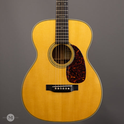 Martin Acoustic Guitars - 2004 000-28B Brazilian Rosewood - Norman Blake Signature Edition - Front Close