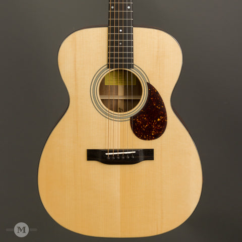 Eastman Acoustic Guitars - E10 OM - Front Close